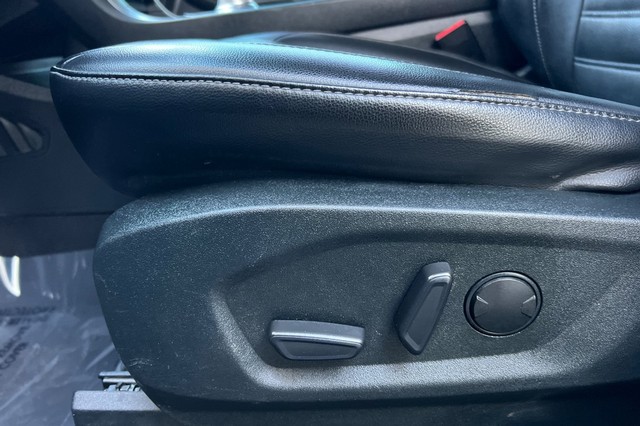 Ford Edge Vehicle Full-screen Gallery Image 12