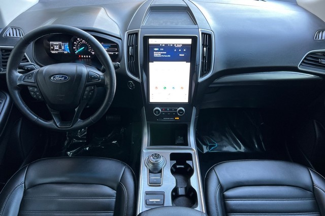 Ford Edge Vehicle Full-screen Gallery Image 14