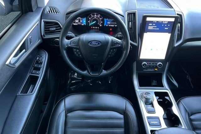 Ford Edge Vehicle Full-screen Gallery Image 15