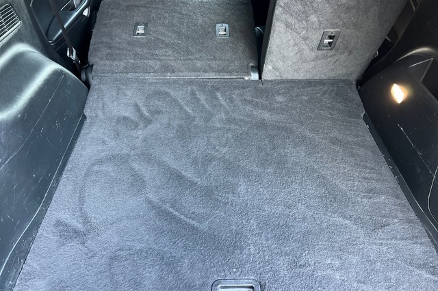 Ford Edge Vehicle Full-screen Gallery Image 16