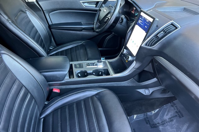 Ford Edge Vehicle Full-screen Gallery Image 18