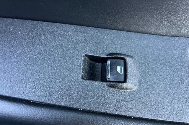 Ford Edge Vehicle Full-screen Gallery Image 20