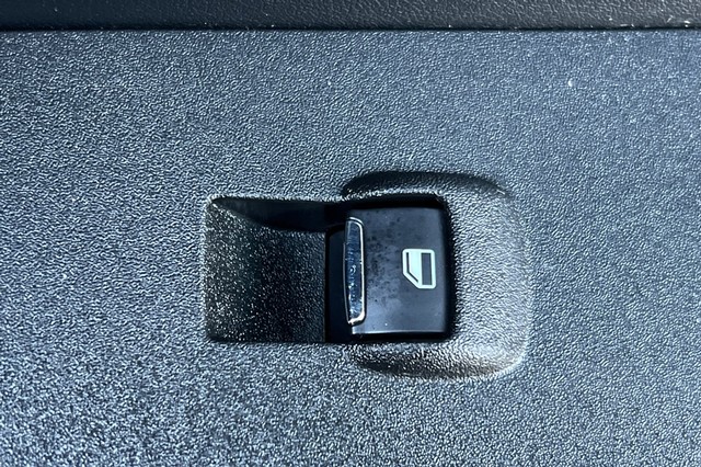 Ford Edge Vehicle Full-screen Gallery Image 21