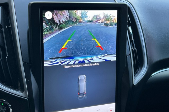 Ford Edge Vehicle Full-screen Gallery Image 25