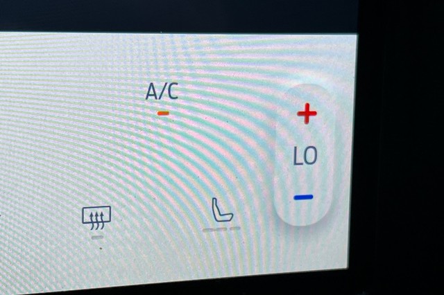 Ford Edge Vehicle Full-screen Gallery Image 28