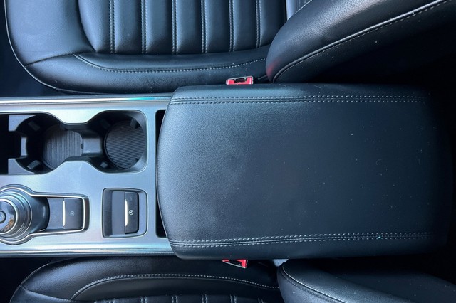 Ford Edge Vehicle Full-screen Gallery Image 30