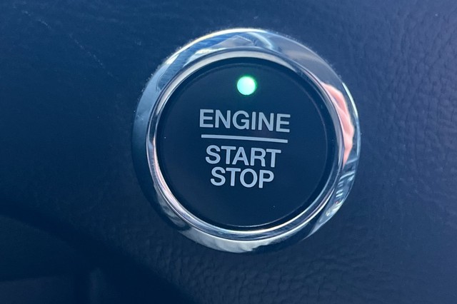 Ford Edge Vehicle Full-screen Gallery Image 32