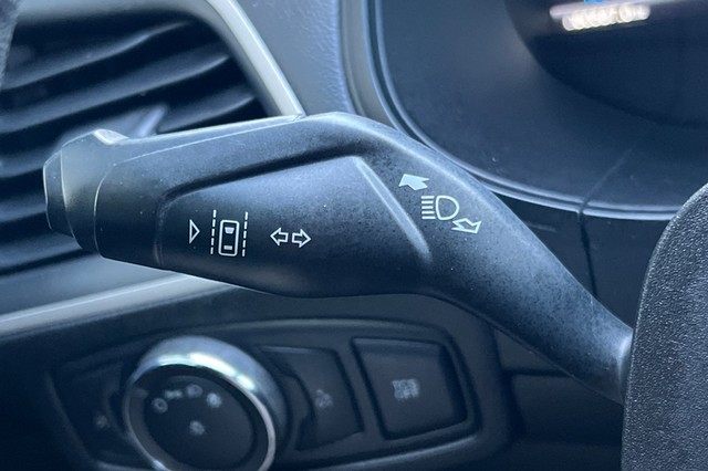 Ford Edge Vehicle Full-screen Gallery Image 35