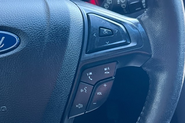 Ford Edge Vehicle Full-screen Gallery Image 36