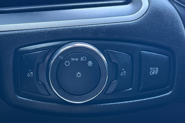 Ford Edge Vehicle Full-screen Gallery Image 40