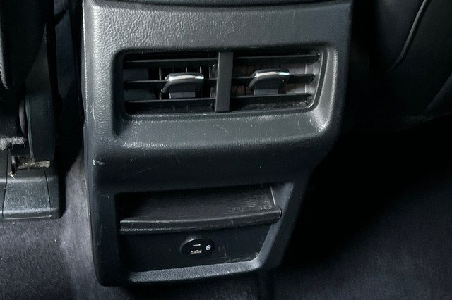 Ford Edge Vehicle Full-screen Gallery Image 41