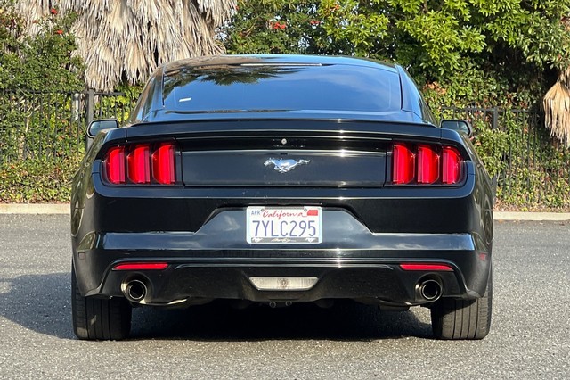 Ford Mustang Vehicle Full-screen Gallery Image 04