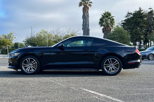 Ford Mustang Vehicle Full-screen Gallery Image 06