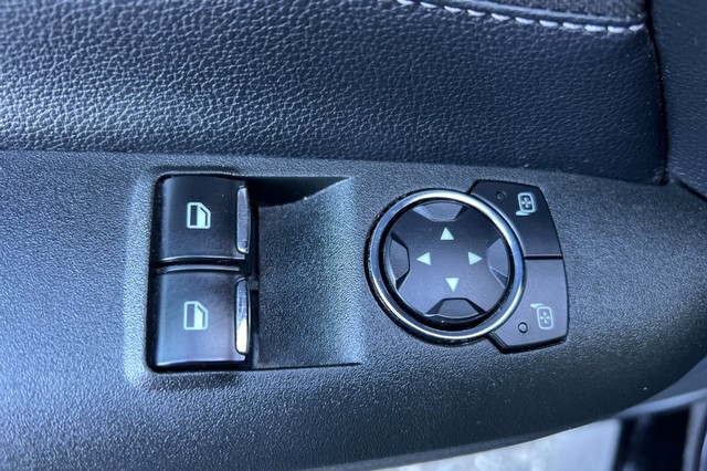 Ford Mustang Vehicle Full-screen Gallery Image 10