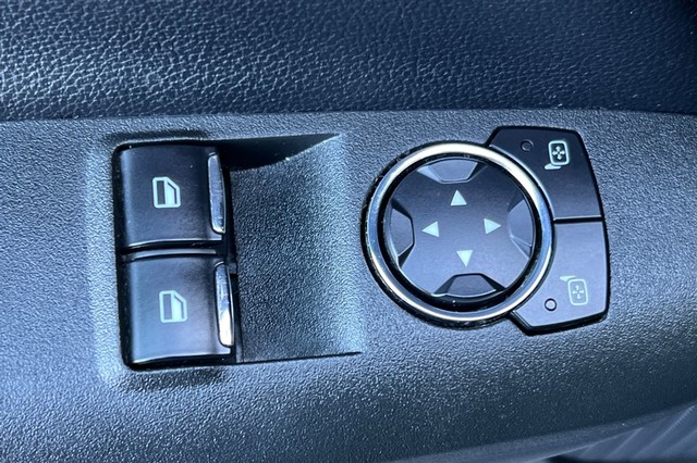 Ford Mustang Vehicle Full-screen Gallery Image 11