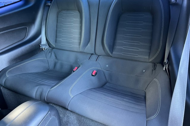 Ford Mustang Vehicle Full-screen Gallery Image 13