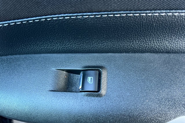 Ford Mustang Vehicle Full-screen Gallery Image 19