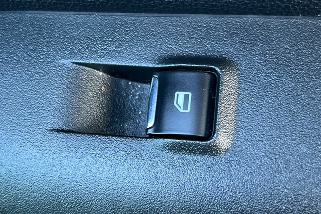 Ford Mustang Vehicle Full-screen Gallery Image 20