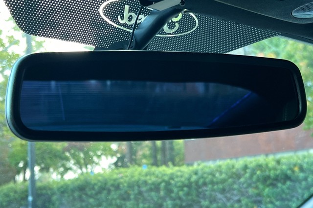 Ford Mustang Vehicle Full-screen Gallery Image 22