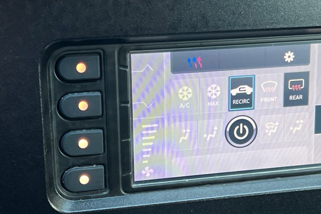 Ford Mustang Vehicle Full-screen Gallery Image 26