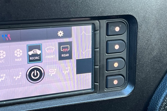 Ford Mustang Vehicle Full-screen Gallery Image 27