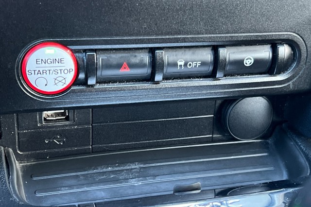 Ford Mustang Vehicle Full-screen Gallery Image 28