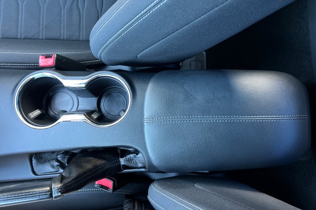 Ford Mustang Vehicle Full-screen Gallery Image 29