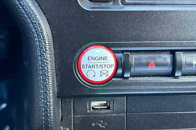 Ford Mustang Vehicle Full-screen Gallery Image 31