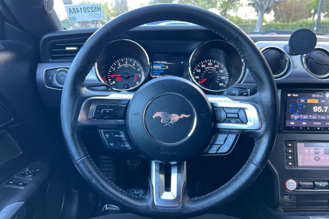 Ford Mustang Vehicle Full-screen Gallery Image 32