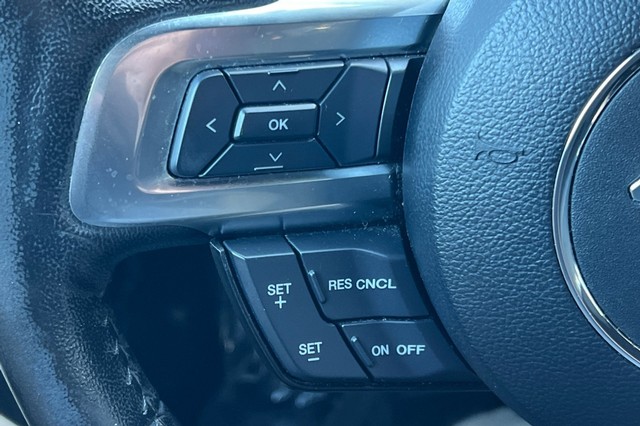 Ford Mustang Vehicle Full-screen Gallery Image 33