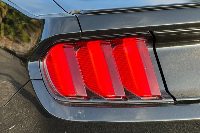 Ford Mustang Vehicle Full-screen Gallery Image 44