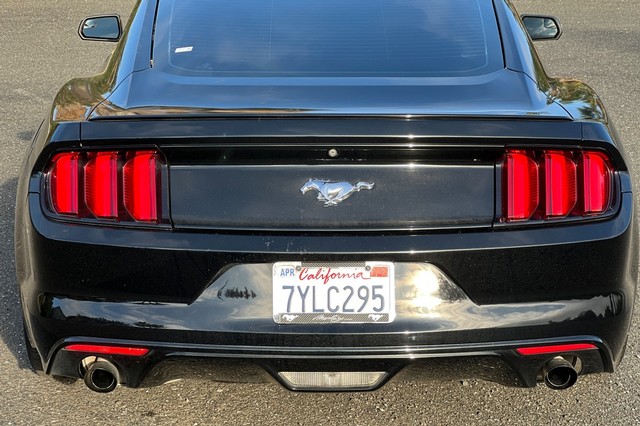 Ford Mustang Vehicle Full-screen Gallery Image 45