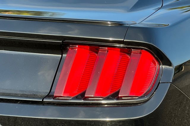 Ford Mustang Vehicle Full-screen Gallery Image 46