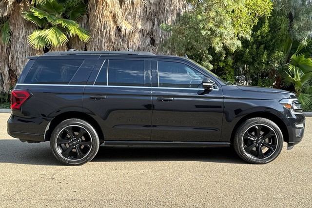 Ford Expedition Vehicle Full-screen Gallery Image 02