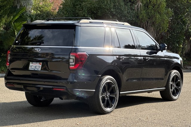 Ford Expedition Vehicle Full-screen Gallery Image 03