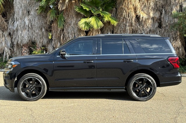 Ford Expedition Vehicle Full-screen Gallery Image 07