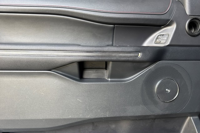 Ford Expedition Vehicle Full-screen Gallery Image 11