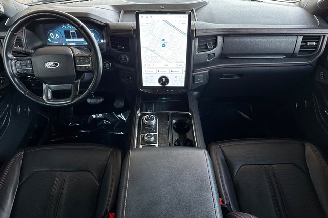 Ford Expedition Vehicle Full-screen Gallery Image 15