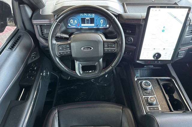 Ford Expedition Vehicle Full-screen Gallery Image 16