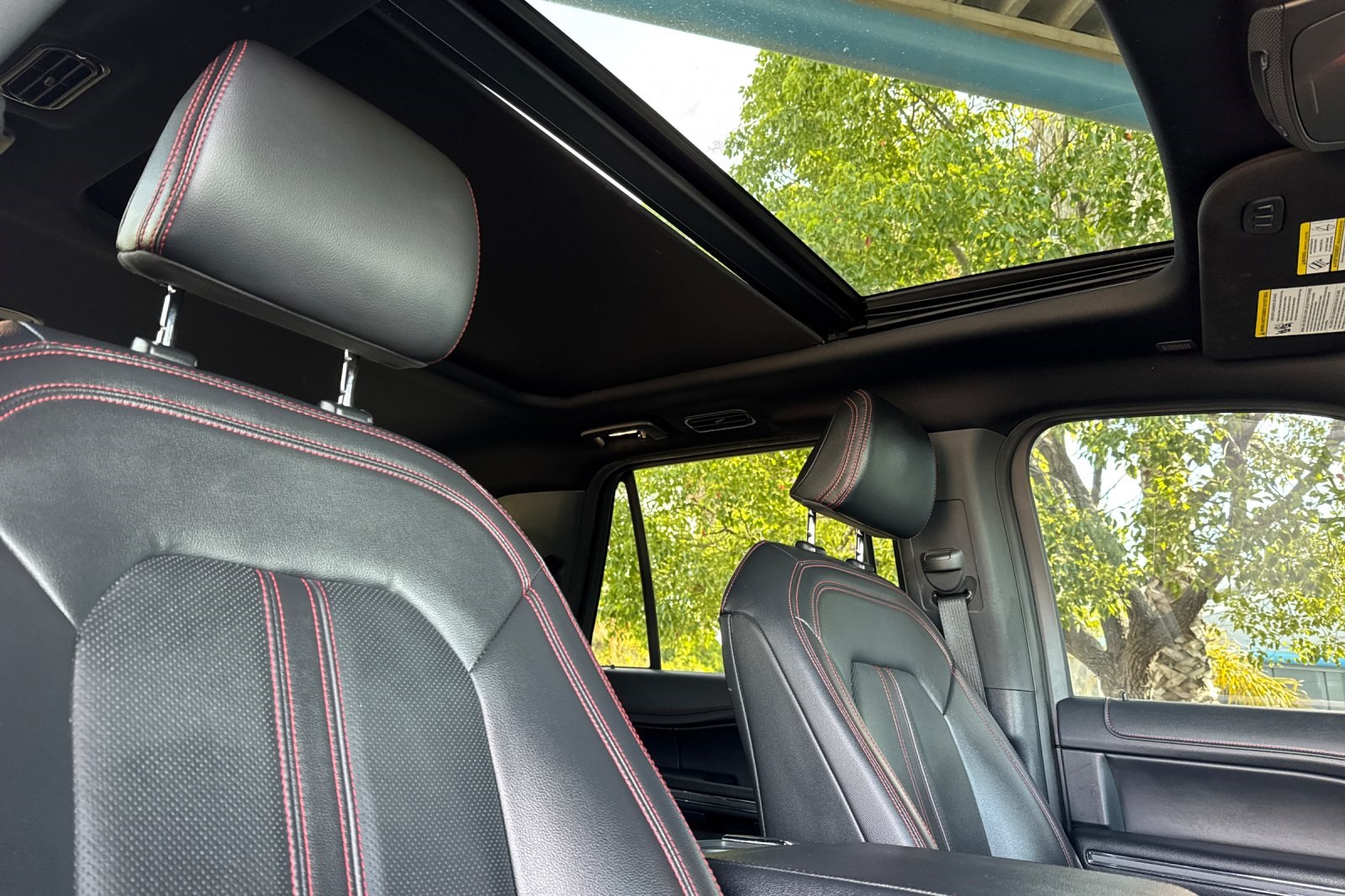 Ford Expedition Vehicle Full-screen Gallery Image 21