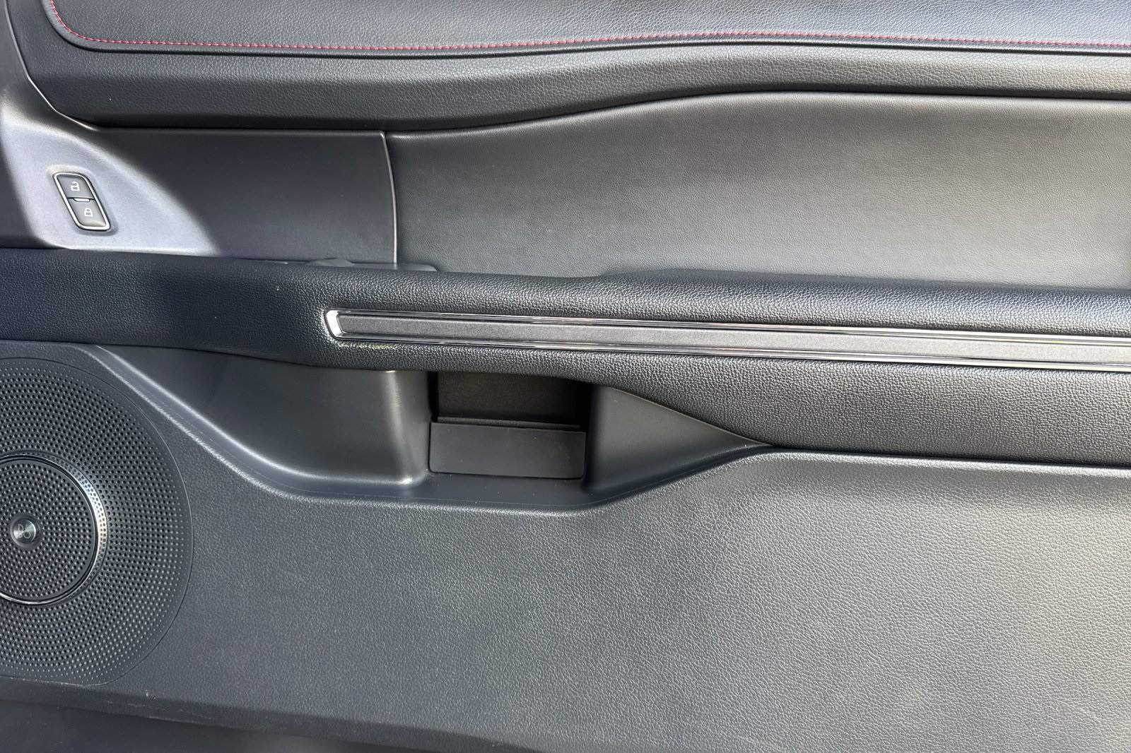 Ford Expedition Vehicle Full-screen Gallery Image 22