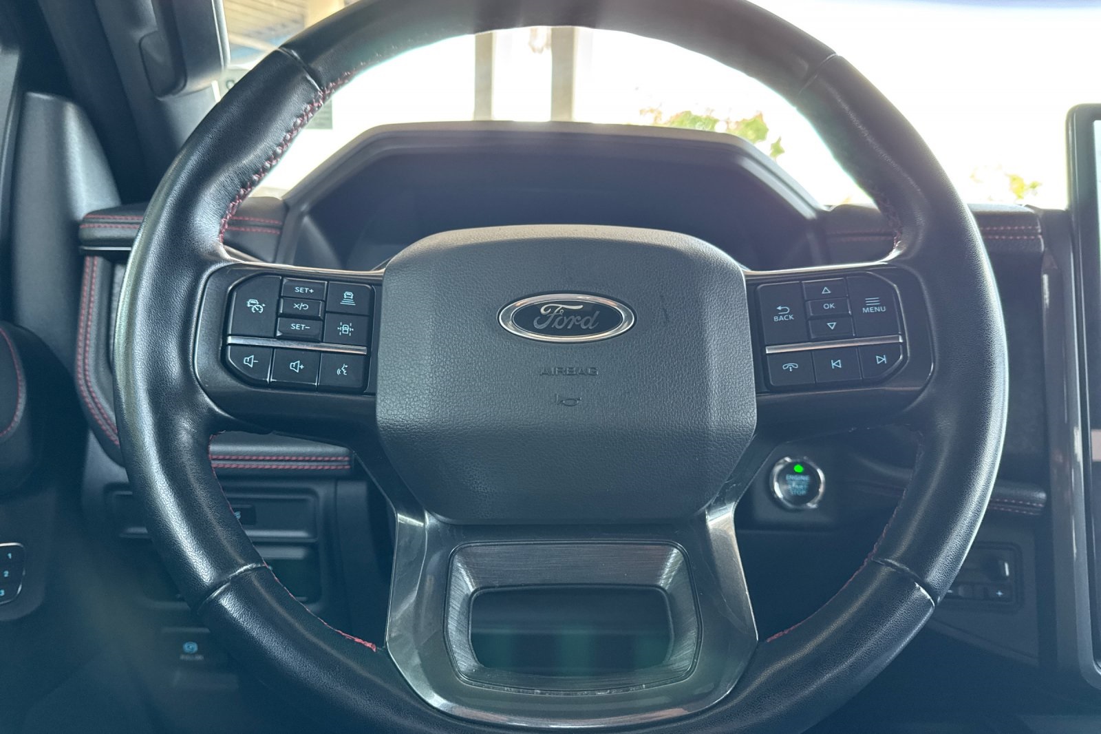 Ford Expedition Vehicle Full-screen Gallery Image 37