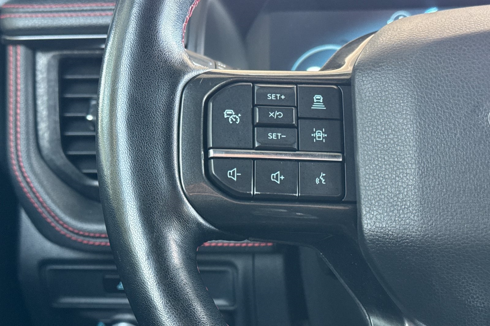 Ford Expedition Vehicle Full-screen Gallery Image 38