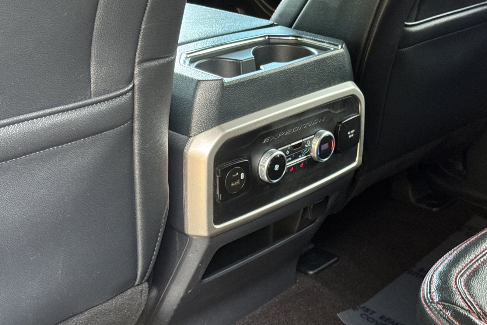 Ford Expedition Vehicle Full-screen Gallery Image 43