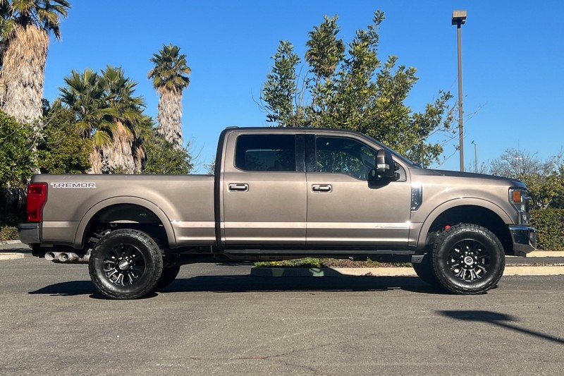 Ford F-250SD Vehicle Full-screen Gallery Image 02