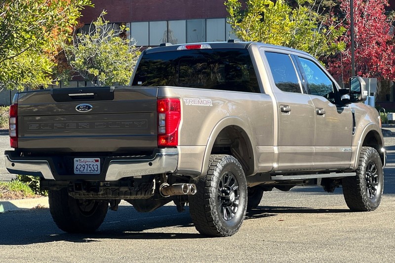 Ford F-250SD Vehicle Full-screen Gallery Image 03