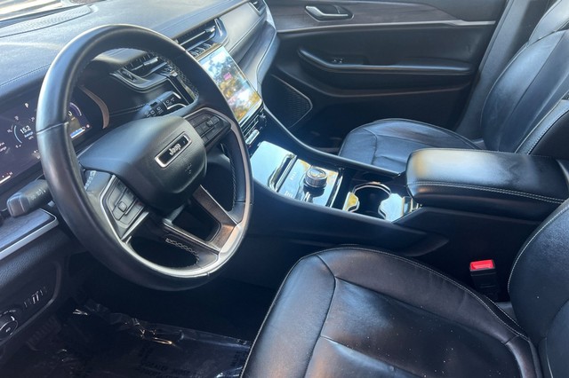 Jeep Grand Cherokee L Vehicle Full-screen Gallery Image 09