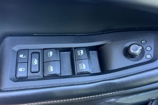 Jeep Grand Cherokee L Vehicle Full-screen Gallery Image 10