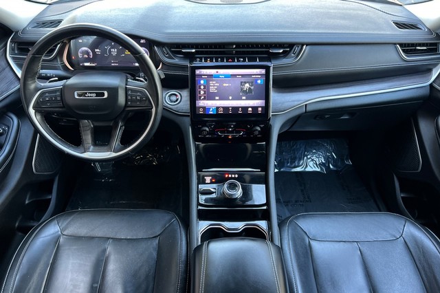 Jeep Grand Cherokee L Vehicle Full-screen Gallery Image 14