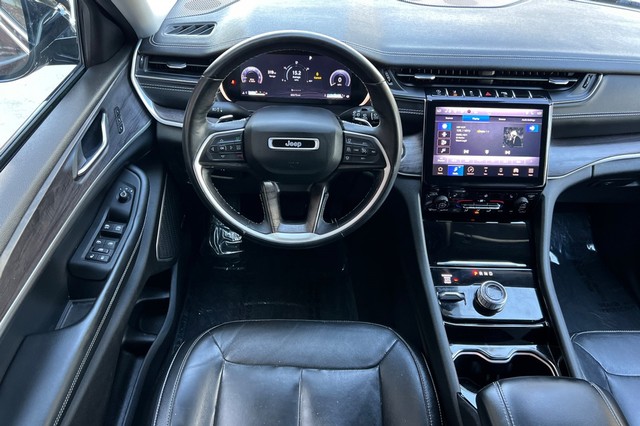 Jeep Grand Cherokee L Vehicle Full-screen Gallery Image 15